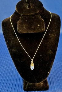 De colección. Collar colgante zueco de molino de viento esmaltado azul y blanco holandés plateado - Imagen 1 de 7