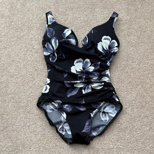 Miraclesuit Must Haves Escape Underwire Floral One Piece Swimsuit Size 12 - Picture 1 of 9