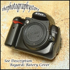 Low Shutter Count Nikon D5000 Digital SLR Camera + Charger and Battery - Picture 1 of 7
