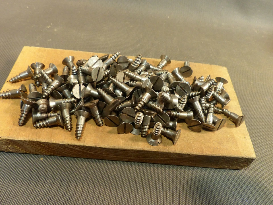 Lot de vis à bois tete fraisée ancien stock quincaillerie 7x20  50 pièces - Photo 1/4