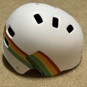 Outdoor Master Fahrradhelm - Medium Rainbow Design Kostenloser Versand Neu - Bild 1 von 8