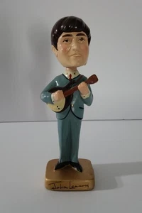John Lennon Beatles 1964 Coche Mascotas Bobblehead Nodder 8" - Imagen 1 de 5