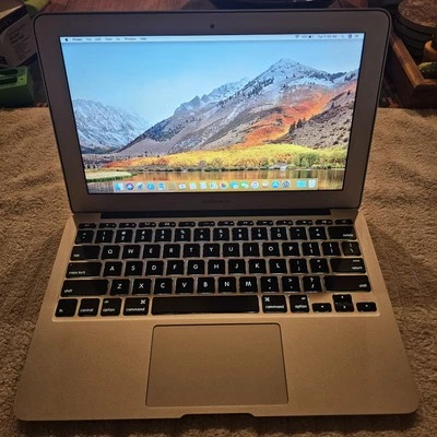 Apple MacBook Air 11 pulgadas mediados de 2011 i5 1,6 GHz 2 GB RAM 60 GB SSD macOS High Sierra Foto 1 de 4