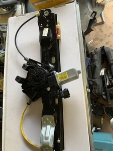 Range Rover Evoque Fensterheber Off Side Hinten L358 BJ32 27000 AE - Bild 1 von 1