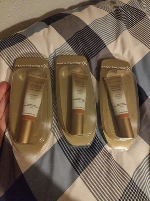 Set of 3x30ml Max Factor x Miracle Hybrid Foundation 10-golden Tan with SPF 20 - Image 1 of 4