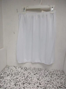 Vassarette Women's 11003 Half Slip White Size S/16"" New!!! - Picture 1 of 2