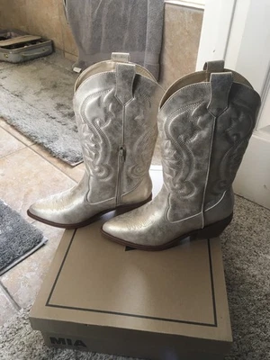 Botas de Vaquero MIA Doradas Talla 9 NUEVAS EN CAJA Foto 1 de 4