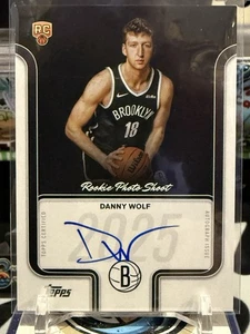 2025-26 Topps Baloncesto Novato Sesión de Fotos Danny Wolf Auto RC Future Star TZ - Imagen 1 de 2