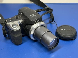 Fujifilm FinePix S8000fd Digital Camera 18x Optical Zoom Black - Picture 1 of 19