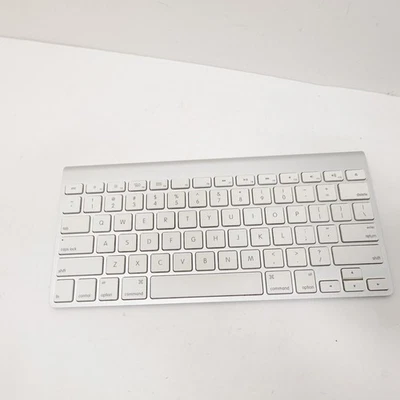 Apple Magic Keyboard - Wireless - A1314  Bluetooth - MC184LL - Image 1 of 4