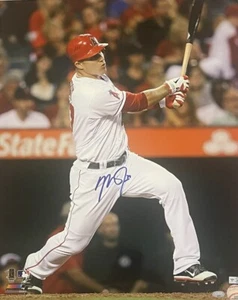 Mike Trout Autographed Signed 16 x 20 Photograph Official MLB Authenticated AUTO - Picture 1 of 3