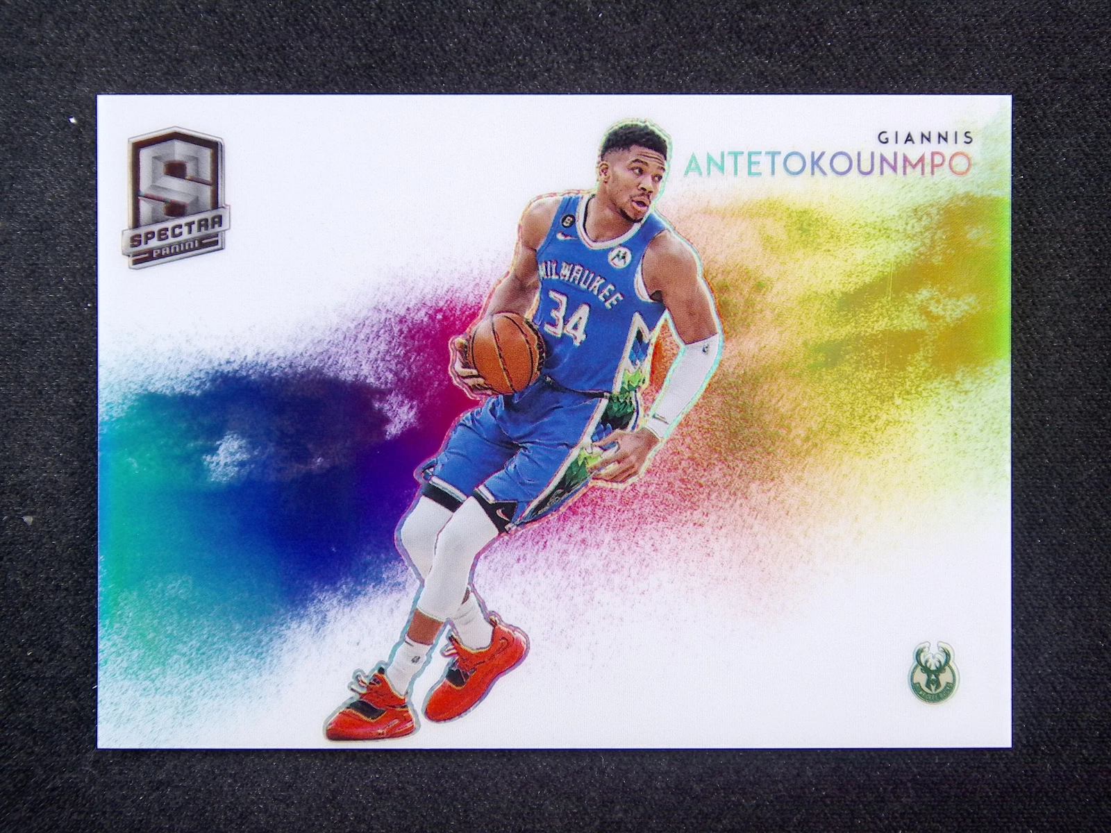 Giannis Antetokounmpo 2022 Spectra #10 Color Blast /(SSP