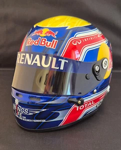 Mark Webber Red Bull Helm /helmet 2011 VIP Edition 1:2 Formel 1 Red Bull - Bild 1 von 5