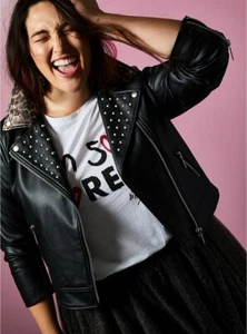 Chaqueta Moto Torrid Betsey Johnson Negra Imitación Cuero Tachonado Leopardo Nueva con Etiquetas Nueva 00X - Imagen 1 de 5