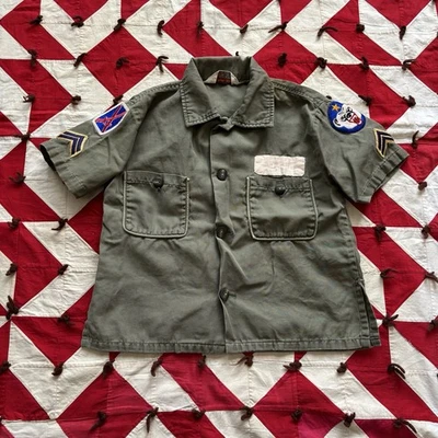 Camisa estilo militar vintage de Estados Unidos juvenil como está usada defectos parches verde Foto 1 de 4