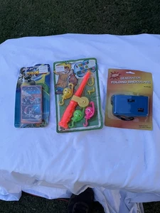 3 Nuevos Juguetes Vintage Nuevos En Pack Binoculares Pesca Redbox - Imagen 1 de 4
