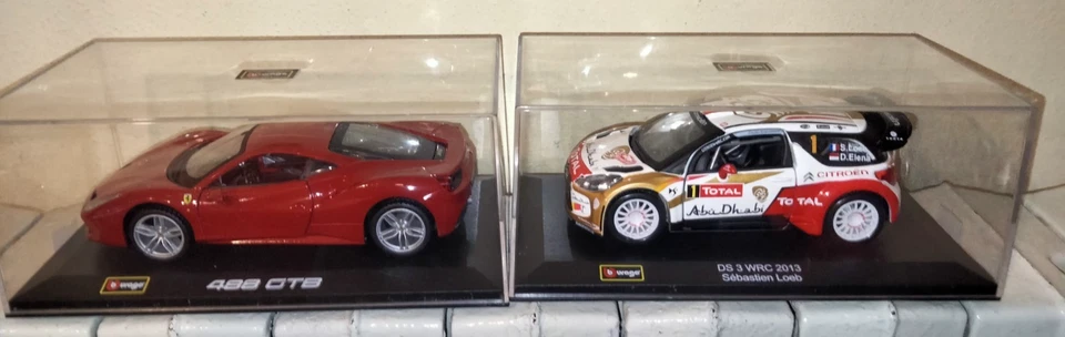 Ferrari 488 GTB + Citroen DS3 WC 2013 Sebastian Loeb Burago 1/32 - Immagine 1 di 4
