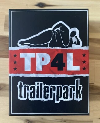 Trailerpark TP4L -FAN BOX- 2 x CD + DVD + T-SHIRT + Poster NEU Alligatoah SUDDEN - Bild 1 von 4