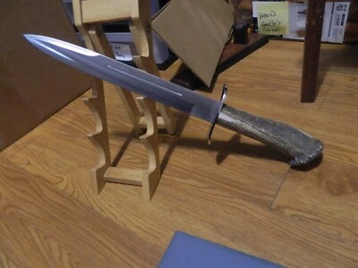 CUCHILLO BOWIE MUELA ALCARAZ 15 1/2" MANGO DE CIERVO 5 ESTRELLAS 440HC HOJA S.S LEA SHE Foto 1 de 4