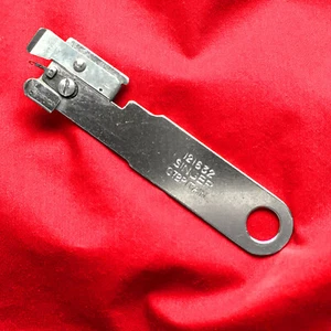 SINGER SIMANCO 121632 Sewing Machine Needle Threader Insertion Tool Vintage - Picture 1 of 7