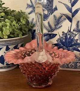 8" Cranberry schimmernder gekräuselter Korb mit Schuhnagelmuster von Fenton Kunstglas - Bild 1 von 7