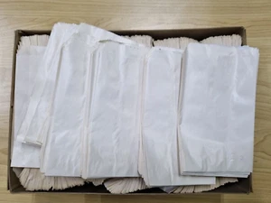 Glassine Bags 110mm x 73mm - 100 bags. Ideal as lolly bags or for collectors. - Picture 1 of 1