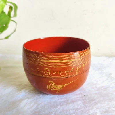 Tigela de madeira birmanesa vintage lacada pintada à mão da década de 1920 tecida de palha W640 - Imagem 1 de 4