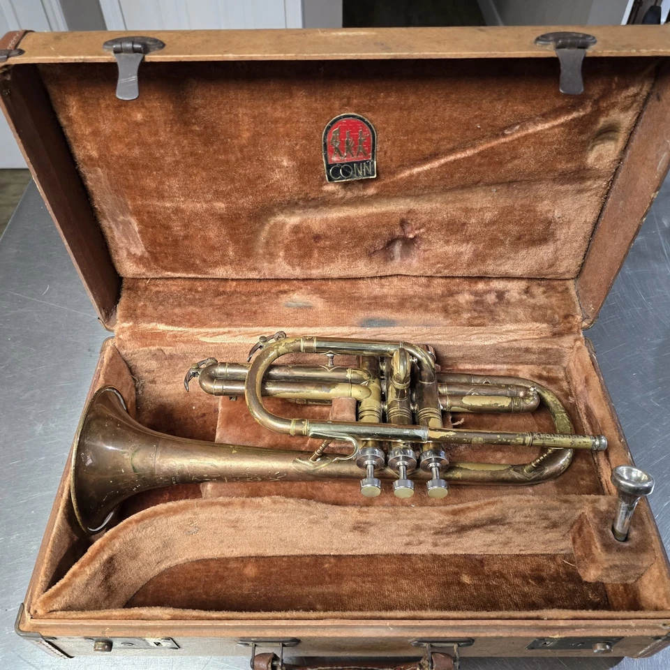 Corneta Conn Director con estuche rígido Conn y boquilla Conn Foto 1 de 4