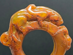 Sculpture pendentif antique de vieille amulette de dragon sculptée à la...