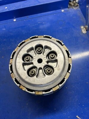 Yamaha 01-09 WR250F 01-07 YZ250F 2005 OEM EMBRAGUE COMPLETO CESTA BUJE Foto 1 de 4