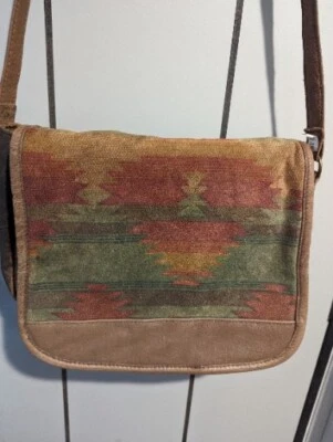 Bolsa de mão feminina Minnetonka couro camurça padrão tribal colorido - Imagem 1 de 4