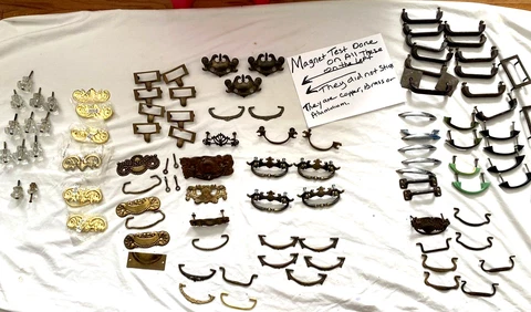 MIXED LOT OF 141 VINTAGE/MODERN DRAWER & CABINET HARDWARE, KNOBS & ACCESSORIES Cover