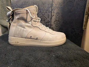 Nike Air - Herren Grau Wildleder Rücken Reißverschluss Air Force 1 Mid-Top Turnschuhe Gr. 13 - Bild 1 von 11