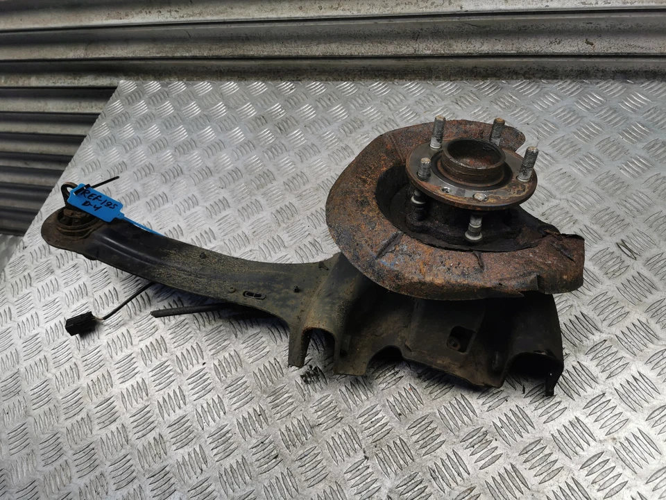 VOLVO V40 MK2 WHEEL HUB KNUCKLE REAR LEFT PASSENGER SIDE 31314456 2016 - 2019 - Image 1 of 4