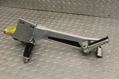 2006 年 YAMAHA FJR1300 左前脚休息 PEG 步骤 — 第 1/4 张图片