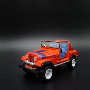 1976-1986 JEEP CJ7 RENEGADE 1:64 SCALE COLLECTIBLE DIORAMA DIECAST MODEL CAR - Picture 1 of 7