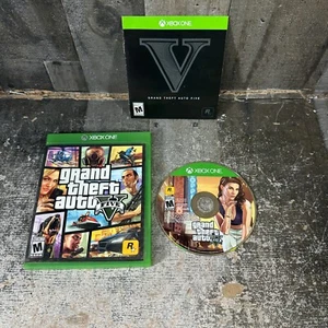 XBOX ONE :  GRAND THEFT AUTO V  !!   Complete w/Manual -- No Map - Picture 1 of 4