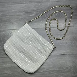 Vtg White Shiny Mes Crossbody Handbag M Acrylic Lined Gold Tone Threaded Chain - Picture 1 of 16
