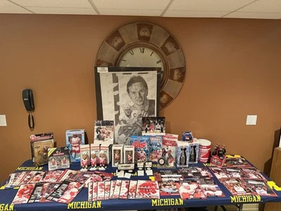 Detroit Red Wings Collectables Large Lot !! - Image 1 of 4