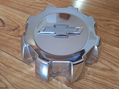 Chevrolet Silverado 2500 3500 HD Chrome Wheel Center Cap P/N 22910731 OEM - Изображение 1 из 2