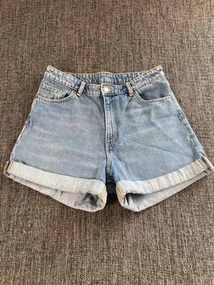 Monki Light-Wash Denim Cuffed Shorts – Size 31 / UK 10, 100% Cotton - Image 1 of 4
