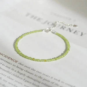 Pequeñas cuentas de piedras preciosas de peridoto natural curación Reiki delicado mujer tobillera delicada - Imagen 1 de 5