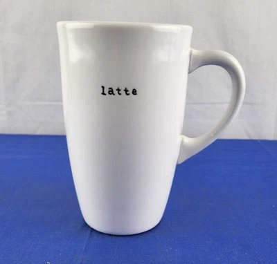 Taza de café Pottery Barn alta LATTE blanca máquina de escribir fuente en relieve 24 oz Foto 1 de 4