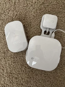 EERO Pro WiFi ROUTER B0100001 + EERO BEACON D010001 + Wall Mount BUNDLE (Tested) - Picture 1 of 6