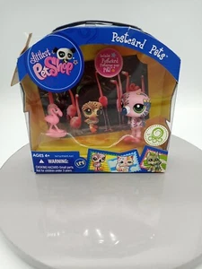 Littlest Pet Shop Postal Mascotas Hasbro Rosa Flamenco #1438 Tatuaje Pluma Nuevo en Caja - Imagen 1 de 8