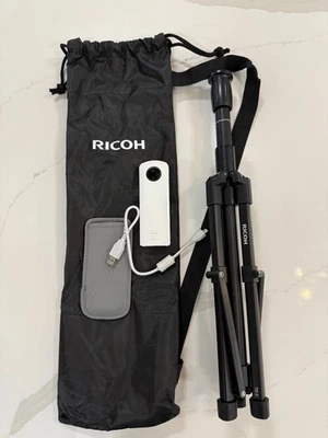 Nueva Cámara Ricoh Theta 360 SC2 4K en Blanco con Soporte para Trípode, Estuche, Cable y Caja Foto 1 de 4