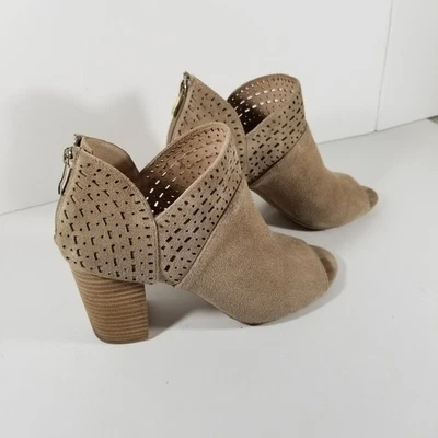 Botas femininas Antonio Melani 8,5 B camurça peep toe corte tornozelo zíper traseiro - Imagem 1 de 4