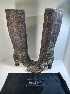 Bota hasta la rodilla para mujer SJP by Sarah Jessica Parker, Cartel, estampado de gato 5,5 Foto 1 de 4
