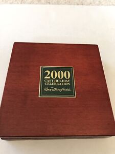 DISNEY CAST HOLIDAY CELEBRATION PIN SET 2000 WOODEN BOX