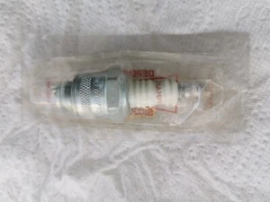 Champion J8 J-8J Spark Plug - Picture 1 of 3